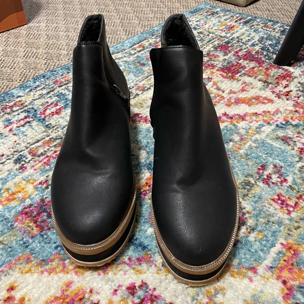 Zip up wedge shoes (Black)